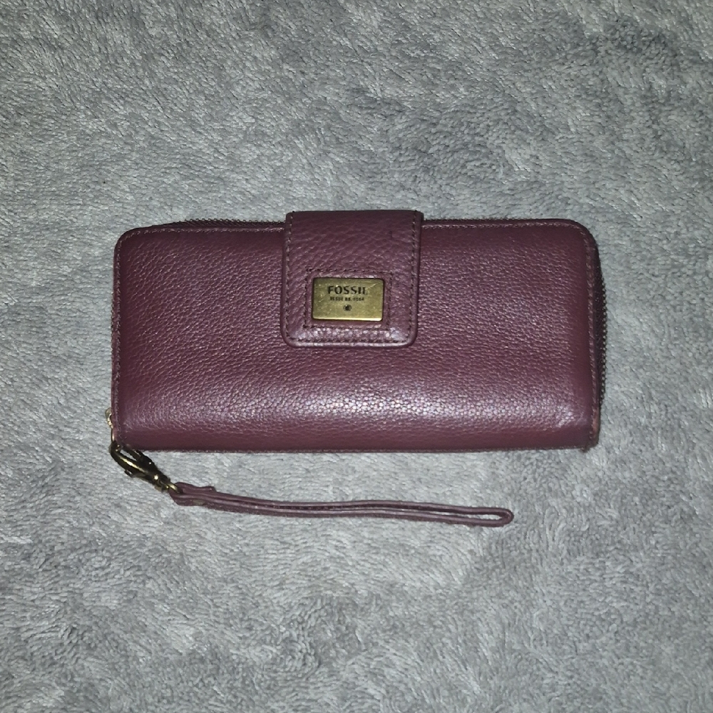 Fossil Women's Plum Leather Wristlet